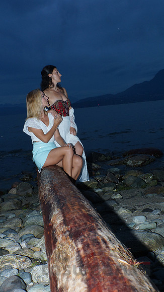 Femininity and Friendship: A Silent Dialgue