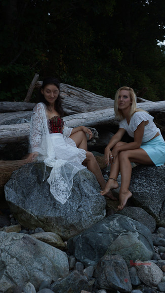 Femininity and Friendship: A Silent Dialgue